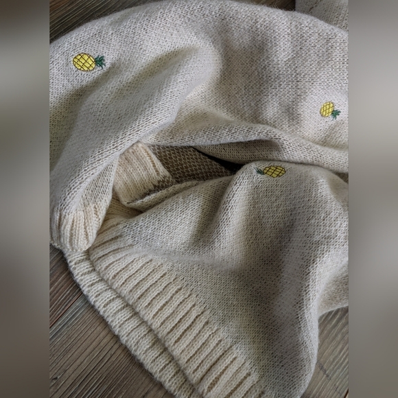 SOONER STATE FRONTIER STRIP Beige Tan Pineapple Fruit Embroidered Scarf - Picture 5 of 7